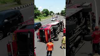 Truk pemadam kebakaran terguling #trukoleng #viralvideo #reels #fyp