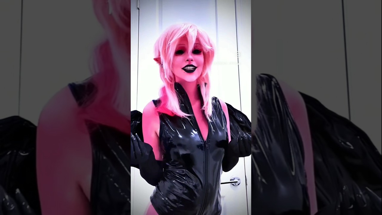 sexy shiny demon girl cosplay 🥰 