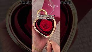 Imaginez sa réaction lorsqu'elle découvrira le collier personnalisé caché...