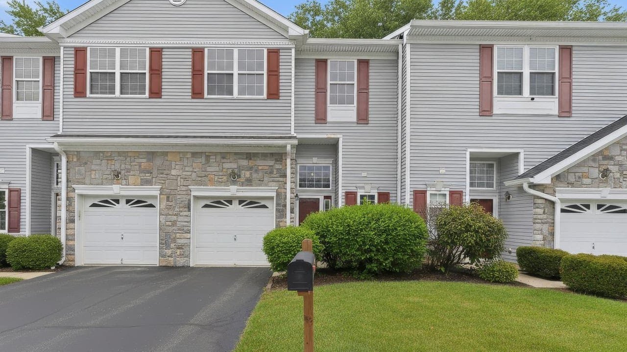 35 Harbor Bay Cir, South Amboy, NJ