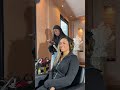 Klopt het dat blond oprecht iedereen beter staat of donker? 🙂↕️ #kapper #dagvlog #blondhaar