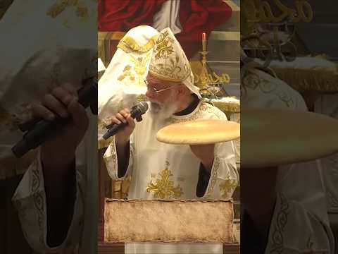 مسخرة ماسك رغيف عيش وبيقولك ده الإله اللي بيعبده
