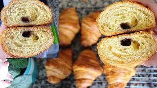 croissant/ .كرواصة عجنوها بالليل و طيبوها الصباح سخوونة .مقرمشة من برا و مهوية من الداخل