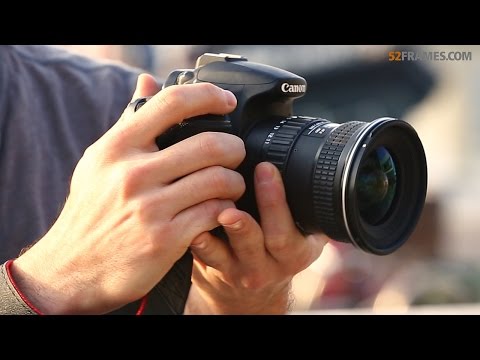 How to properly hold your DSLR camera! *QUICK TIP*