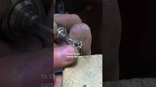 Graduated Three Stone Gallery Setting - Tips & Tricks #trilogy #engagementring #jewelrymaking