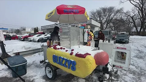 Glizzys hot dog stand in Cleveland: NorthEATS Ohio