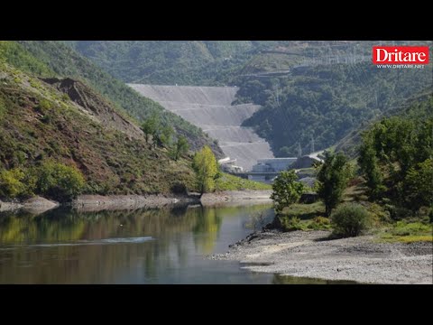 Video: Niveli i ujit në Ob ndonjëherë është kritik