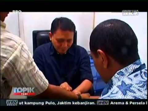 Orang ini Berguling-guling Kesakitan karena di pijat  Doovi