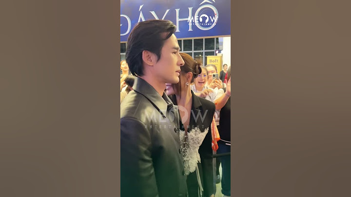 Lương Thế Thành luôn nắm tay bà xã Thúy Diễm, vợ chồng lên đồ cực chất lễ phép chào hỏi mọi người