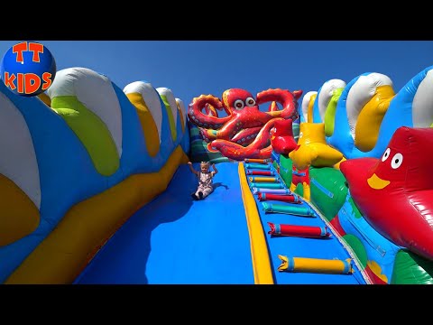 Детская Площадка с БАТУТАМИ! Ярослава катается с БОЛЬШОЙ ГОРКИ! Indoor Playground for Kids