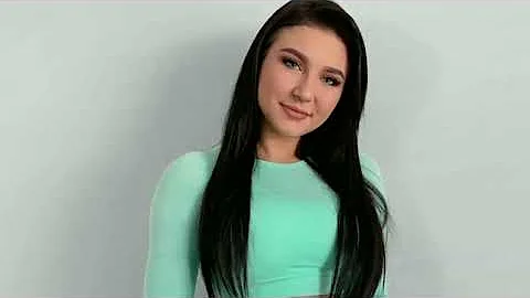 Top 10 Beautiful and Hottest Female Fitness Models in 2023