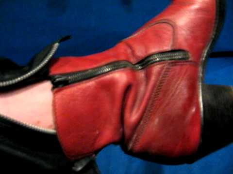 Old fashioned zipper boots with naked feet