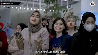 Penonton Semua Bergoyang ‼️Pecah Seribu - Elvie Sukaesih (Live Ngamen) by Salsa Bintan