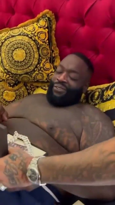 Gunplay buys Rick Ross an iced out chain 💎