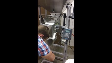 The Logical Machines Model S-4 Automatic Scale System filling 2 oz or 0.125 lbs Dextrose powder