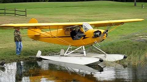 Piper Cub on floats