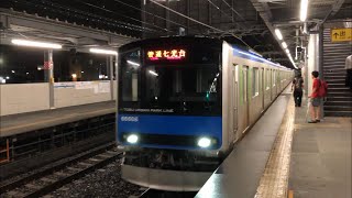 東武60000系61608編成が到着するシーン