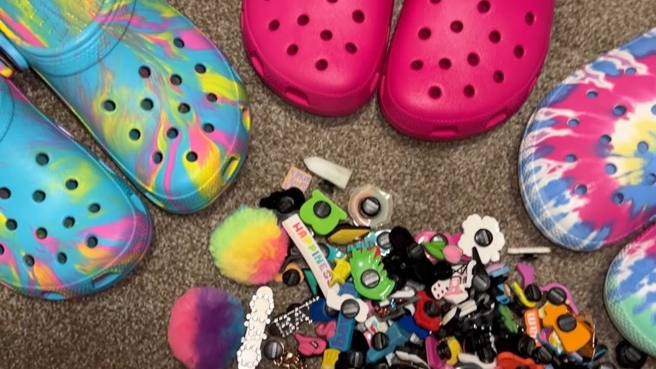HEREE AGAIN!! LET'S REDECORATE SOME CROCS! YouTube