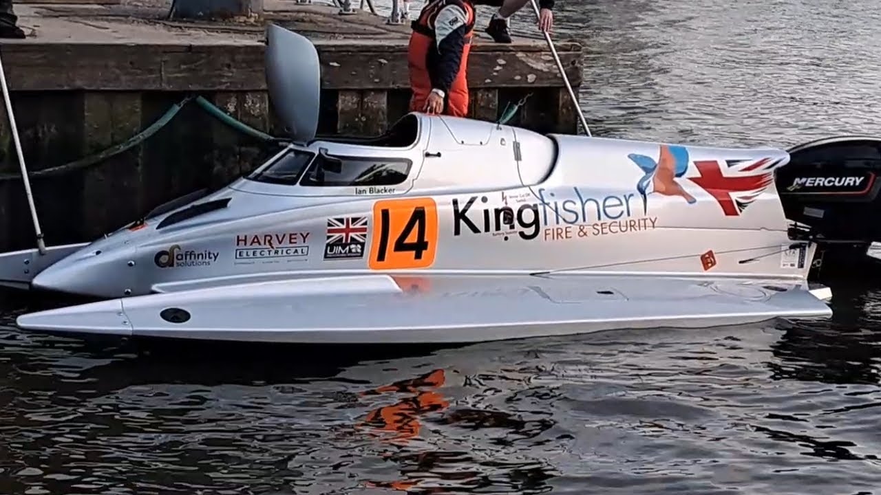 powerboat racing oulton broad today