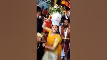 Singer Mangli Mass Dance in Telangana Bonalu #manglisong #mangli