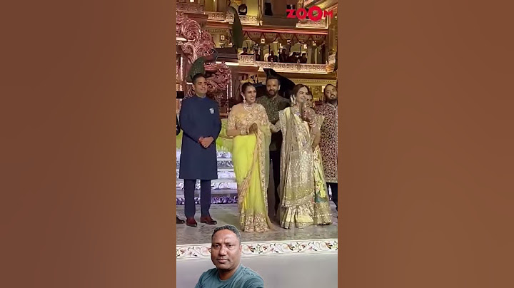 Akash Ambani’s son Prithvi FALLS on stage in front of media during Anant-Radhika’s reception 😱