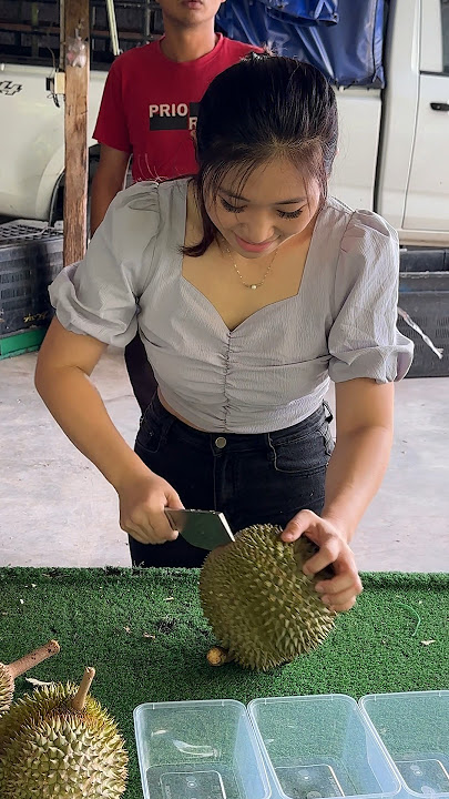 Malaysian Lady Selling Fresh Durian - Fruit Cutting Skills