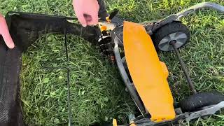 Dumping a Fiskars reel mower bag