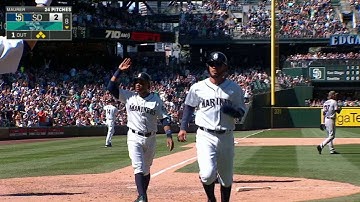 SD@SEA: Lind drives in two with a bases-loaded single