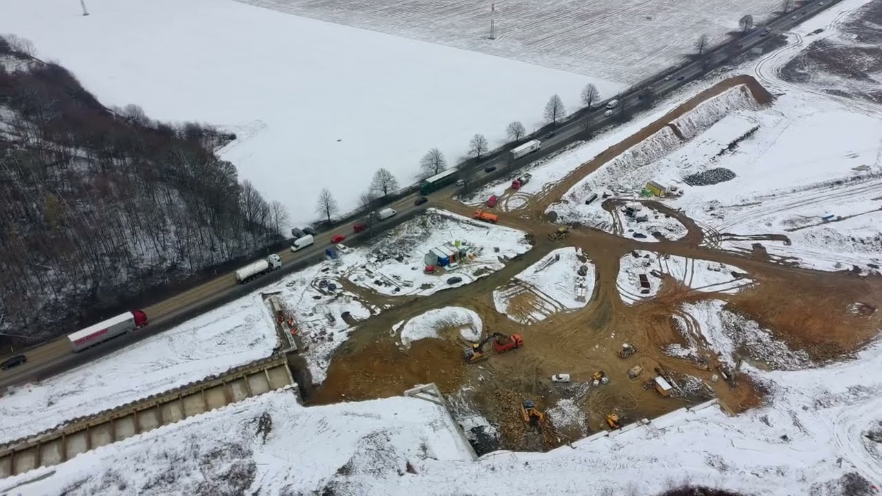 Záběr stavěné dálnice D35