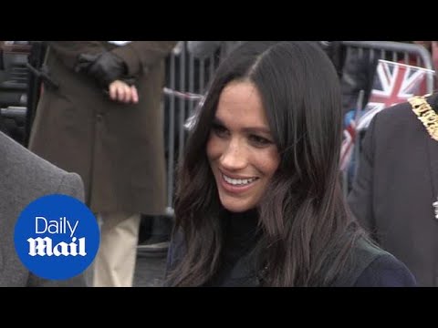 Prince Harry and Meghan Markle visit Edinburgh Castle - Daily Mail