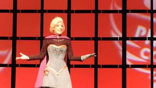 Phoenix Comicon 2014 - Elsa sings Let it Go Resimi