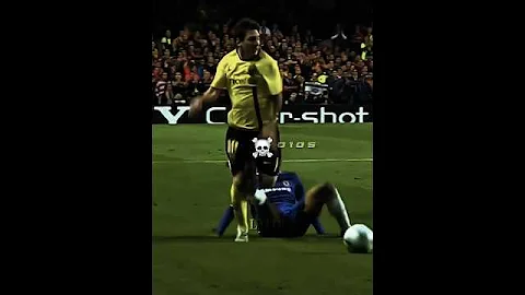 Messi vs Ashley Cole 🤯💨 #messi #football