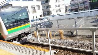 E233系E07&E231系S32東海道線普通小田原行平塚駅発車ムービー