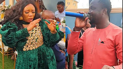Yoruba Actor Soji Omo Banke Surprise Wumi Toriola As He Sings For Her e At Her Mega Store Opening