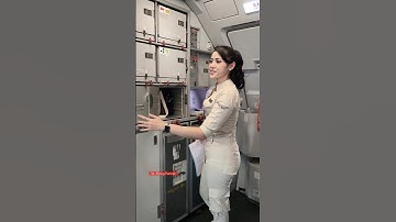 Pramugari Cantik Super Air Jet Lagi di Dalam Pesawat Persiapan Terbang