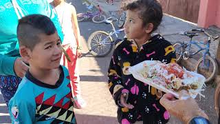 Compartiendo con cariño tacos dorados en la Libertad Zamora, Cotidiano399