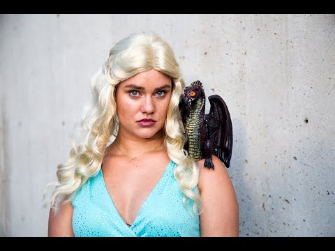 Amanda tries cosplay as Daenerys Targaryen at New York Comic Con 2017