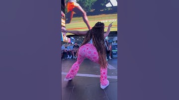 Do you think they enjoy it?👀😂 #shorts #dance #nyc #shortsdance #dancer #tiktok #danielamontero1018