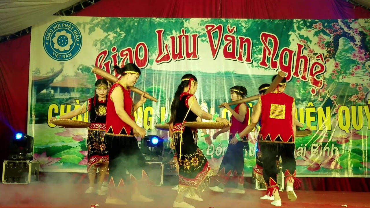 Múa Tiếng chày trên sóc bom bo