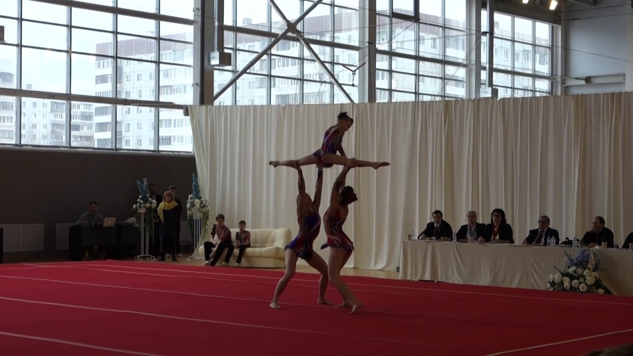 Юфо спортивная акробатика. Спортивная акробатика Волгодонск. Школа спортивной акробатики Волгодонск. Спортивная акробатика Путилина Алена.