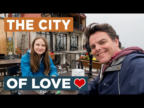 SIGNAGI Georgia 🇬🇪 - The City of Love & crazy dogs!