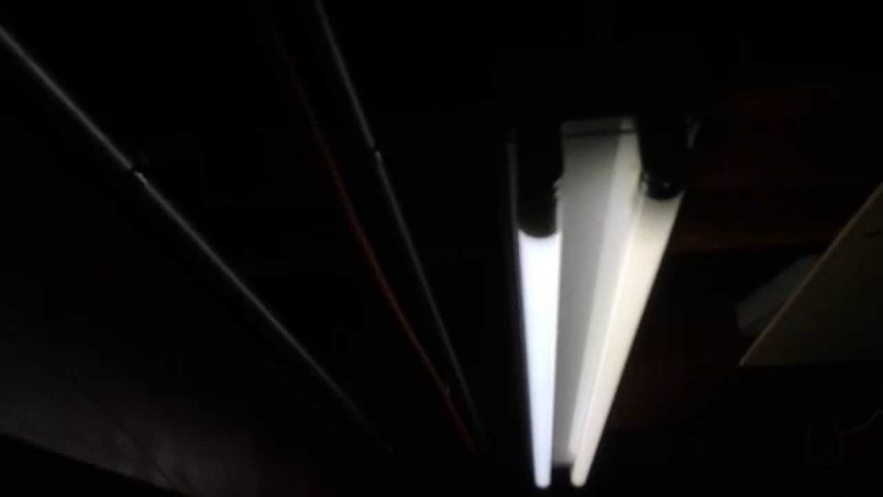 Philips InstantFit LEDtube T8 LED vs Fluorescent tube