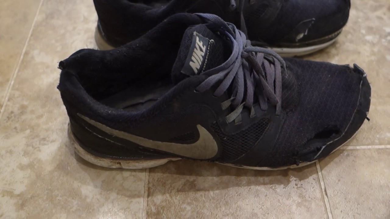 old nike running shoes