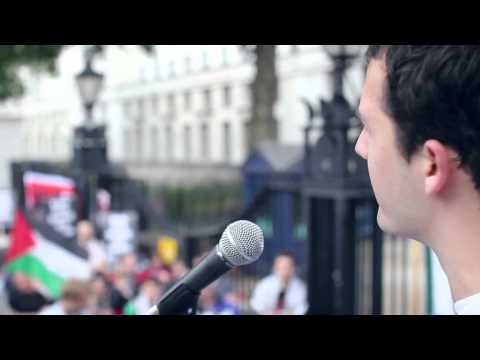 Martin Powell performing @ The Free Palestine Prot...