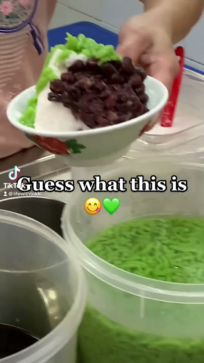 This is my favorite dessert in Southeast Asia! #cendol #singapore #hawkerfood #lifewithtokki