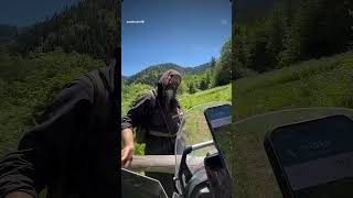 Motoruna atlayıp kaçıp gidiyor 😯