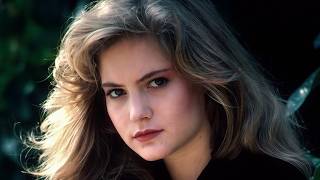 Jennifer Jason Leigh In G-Strlng Photos Leave Little To Imagination.. Take a look