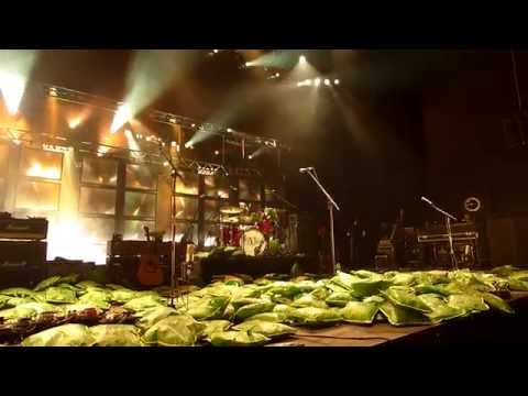 Pixies - Vamos (last song with cushions) Concert Live Full HD @ Nuits de Fourvière, Lyon France 2014