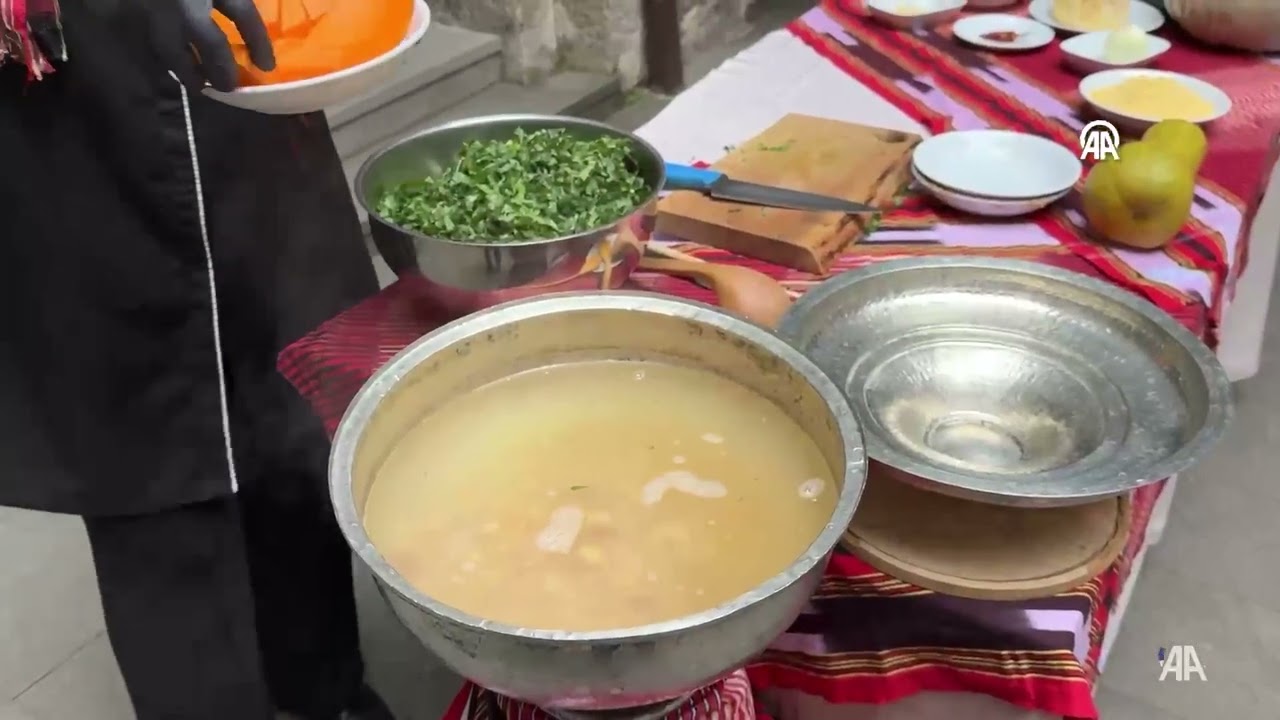 Karadeniz'de kış aylarında en çok tercih edilen karalahana çorbası oldu