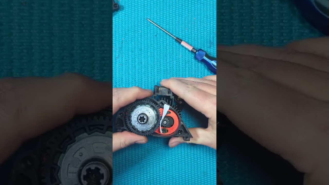 How to set your RC car gear mesh using the paper method. 